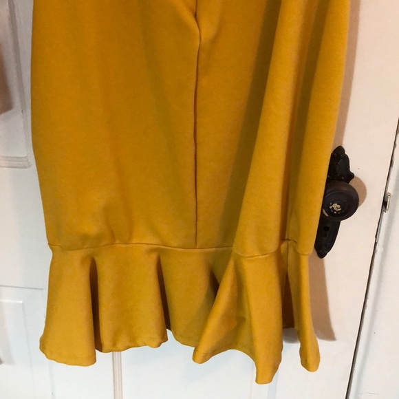 Lulu’s confidence boost yellow OTS dress - Picture 5 of 7